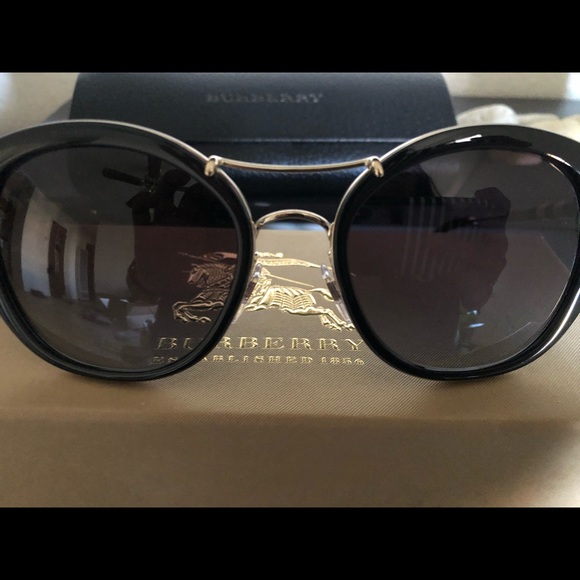 Burberry sunglasses - Picture 7 of 8